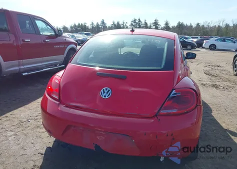 2013 Volkswagen Beetle 2.5L Entry z USA, uszkodzony, nr VIN 3VWFP7AT8DM624961